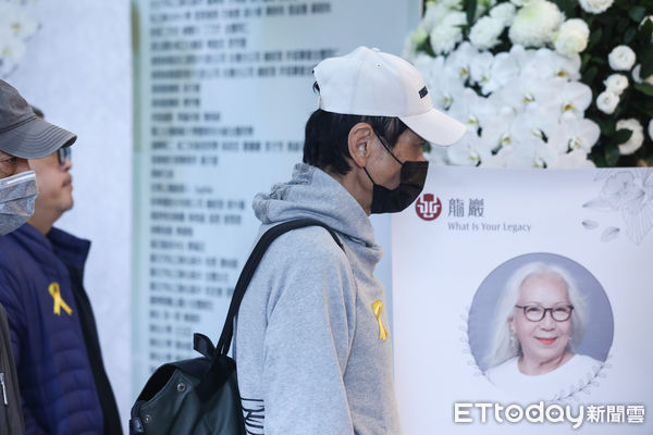 ▲喜翔出席張震母親趙欣然女士告別式。（圖／記者林敬旻攝）