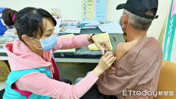 ▲東洋藥品捐250劑流感疫苗 基隆65歲以上長者明起開打。（圖／記者郭世賢翻攝）