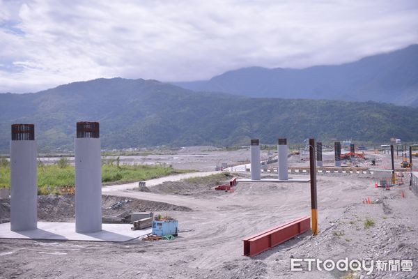 ▲▼花蓮高寮大橋基樁已全數完成，進度超前，預計將在明年上半年完工。（圖／花蓮縣政府提供，下同）