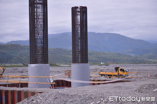 ▲▼花蓮高寮大橋基樁已全數完成，進度超前，預計將在明年上半年完工。（圖／花蓮縣政府提供，下同）