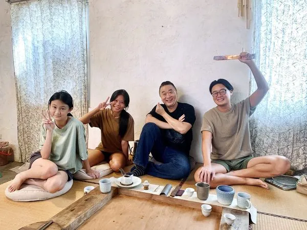 ▲▼邰智源拜訪低物慾的陶瓷創作者阿維一家 。（圖／公視提供）