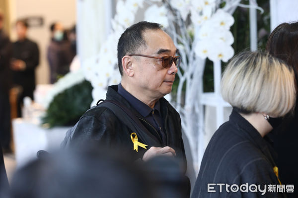 ▲導演易智言出席張震母親告別式。（圖／記者林敬旻攝）