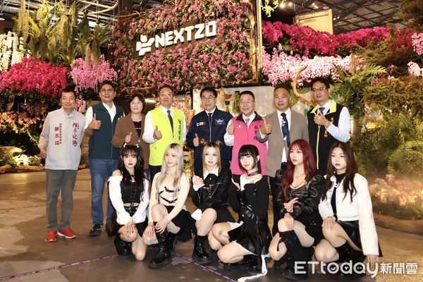 ▲台南市政府5日上午在後壁區台灣蘭花生物科技園區舉行宣傳記者會，台南市長黃偉哲等人皆親臨現場，還有人氣女團EighRA（紫月光）站台，為即將到來的蘭展注入青春活力。（圖／記者林東良翻攝，下同）