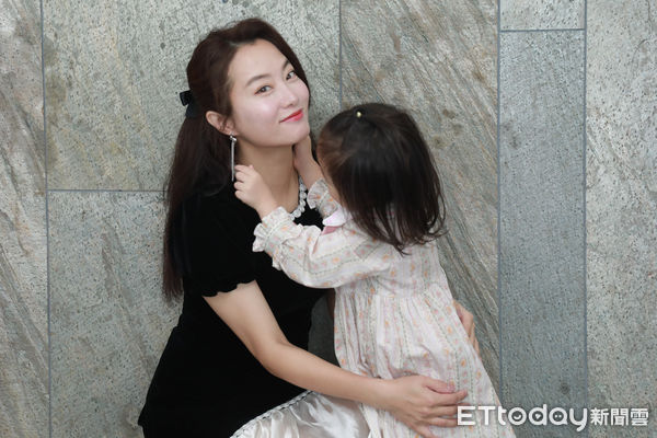 ▲▼劉亮佐、趙小僑、劉子銓、典典寶寶「第八屆筋斗云創劇本創投平台」發佈會-趙小僑、典典寶寶。（圖／記者周宸亘攝）