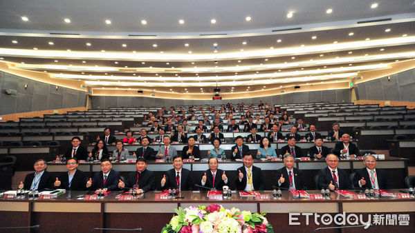 ▲「第14屆海峽兩岸民辦私立高校校長論壇」，並由崑山科技大學承辦，3月4日在該校舉行論壇，透過議題探討教育理念推動、實踐及創新模式上的相互學習與資源共享。（圖／記者林東良翻攝，下同）