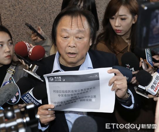 ▲▼王世堅 聯訪 再嗆柯建銘 秀周玉蔻臉書文 民進黨中常會。（圖／記者屠惠剛攝）