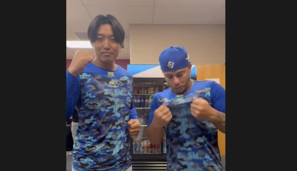 ▲▼巴西隊伊藤(左）對中國敲出再見安打。（圖／截自IG:botakahashi）