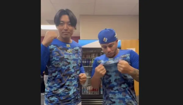 ▲▼巴西隊伊藤(左）對中國敲出再見安打。（圖／截自IG:botakahashi）