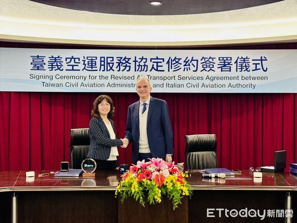 ▲▼交通部民用航空局局長何淑萍與義大利民航局主席皮耶路易吉&middot;翁貝托&middot;迪&middot;帕爾馬（Pierluigi Umberto Di Palma）完成兩國空運服務協定修約簽署。（圖／民航局提供）