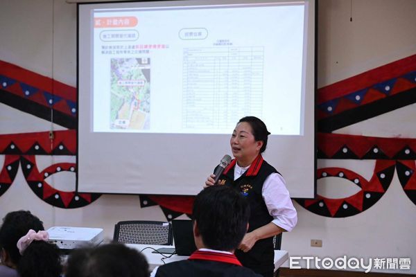 ▲▼嘉邑行善團數十位理監事團員視察壽豐鄉忠橋改建工程，現場聽取簡報。（圖／花蓮縣政府提供，下同）