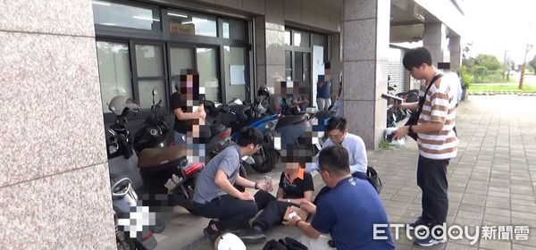 ▲東港警分局逮獲車手             。（圖／記者陳崑福翻攝）