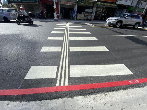 斑馬線上多「3條神秘白線」幹嘛用？交通部早已給出解答