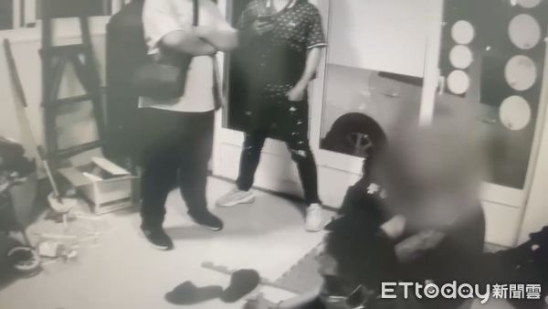 ▲嘉義警方日前攻堅一間製毒工廠 ，起獲大量毒品槍枝          。（圖／記者翁伊森翻攝）