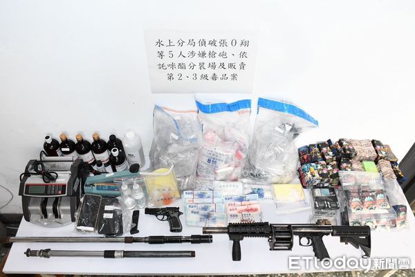 ▲嘉義警方日前攻堅一間製毒工廠 ，起獲大量毒品槍枝          。（圖／記者翁伊森翻攝）