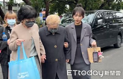 柯媽首赴北所見柯文哲!陳佩琪陪同探視 帶2本書+會客菜