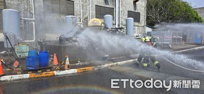 核三廠兩座冷卻水塔起火！現場搶救畫面曝　消防出水線控制火勢