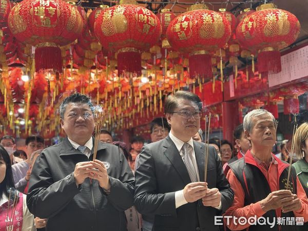 ▲▼林右昌勤跑雙北地方宮廟。（圖／取自林右昌臉書）