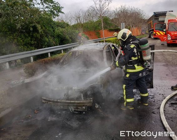 ▲▼台中后里汽車故障莫名起火，造成1死1傷。（圖／民眾提供，下同）