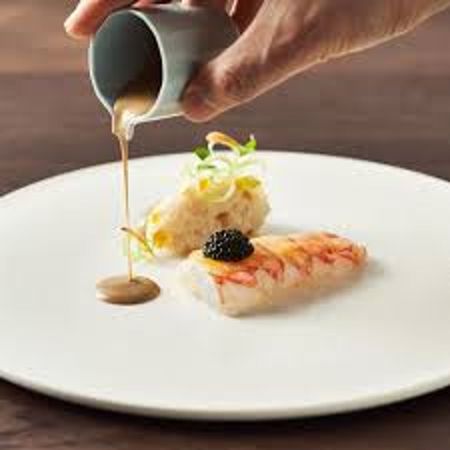 米其林評審很讚賞Mingles的招牌菜如鮑魚白菜煎和魚餃子。（翻攝網路）