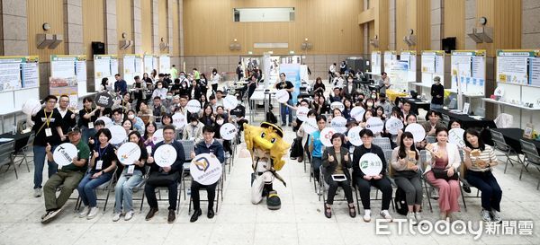 ▲▼ 高雄逾百職缺釋出「薪資上看5萬」　26知名企業搶新媒體人才。（圖／記者賴文萱翻攝）