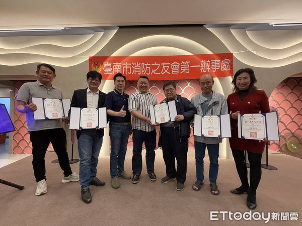 ▲台南市消防之友會第一辦事處，5日隆重舉行工作獎勵金頒發儀式，表彰卓越的消防人員。（圖／記者林東良翻攝，下同）