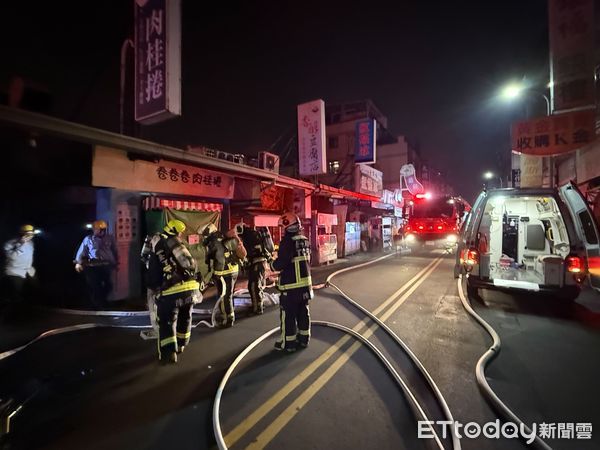 ▲▼台中第五市場深夜火警。（圖／記者游瓊華翻攝）