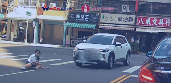 ▲▼三民二車禍             。（圖／翻攝自YouTube「WoWtchout-地圖型行車影像分享平台」）