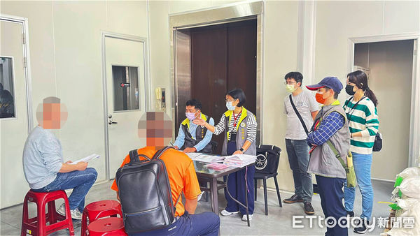 ▲▼執行署高雄分署昨日拍賣海順公司廠房30台機器，最後以整批75萬元拍定。（圖／記者許宥孺翻攝）