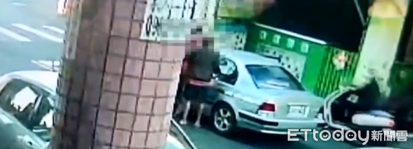 ▲潮州鎮福星路與光華路口發生台自小客車與機車行車糾紛           。（圖／民眾提供，翻拍）