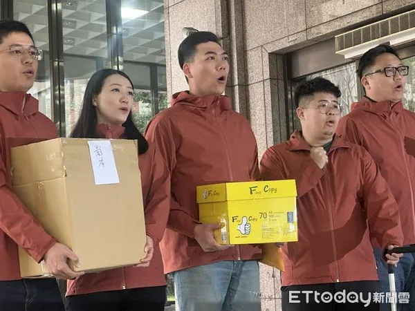 ▲▼   罷免吳思瑤案補件2839 。（圖／記者崔至雲攝）