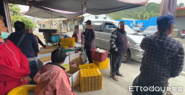 ▲目前台南楠西災區尚有不少受災戶自0121震災後，就一直在住處外搭帳篷居住，受災戶王輝林先生表示，因原有住處受震損而無法居住，但又不想離開前往他處居住，所以才會在外搭帳篷。（圖／記者林東良翻攝，下同）