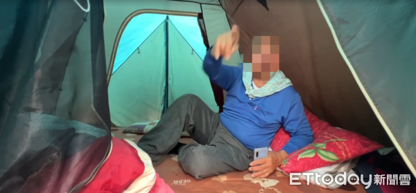 ▲目前台南楠西災區尚有不少受災戶自0121震災後，就一直在住處外搭帳篷居住，受災戶王輝林先生表示，因原有住處受震損而無法居住，但又不想離開前往他處居住，所以才會在外搭帳篷。（圖／記者林東良翻攝，下同）