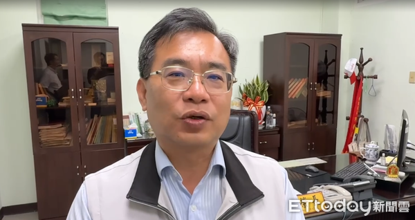 ▲目前台南楠西災區尚有不少受災戶自0121震災後，就一直在住處外搭帳篷居住，受災戶王輝林先生表示，因原有住處受震損而無法居住，但又不想離開前往他處居住，所以才會在外搭帳篷。（圖／記者林東良翻攝，下同）