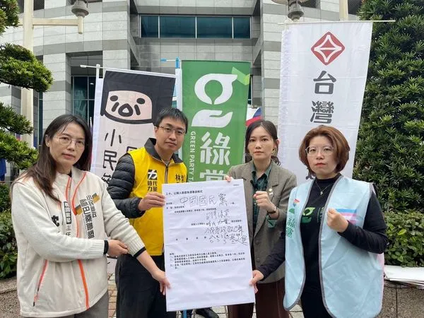 ▲▼台灣基進、小民參政歐巴桑聯盟、時代力量及台灣綠黨集結國民黨外，宣布投入二階罷免。（圖／時代力量提供）