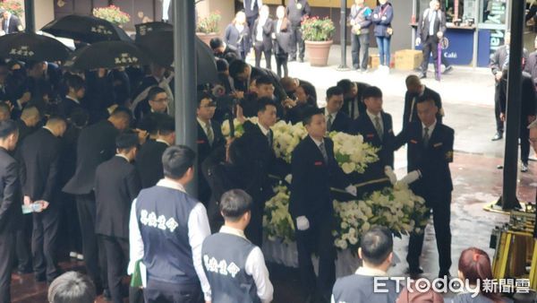 ▲▼     黃少岑火化        。（圖／記者黃彥傑攝）