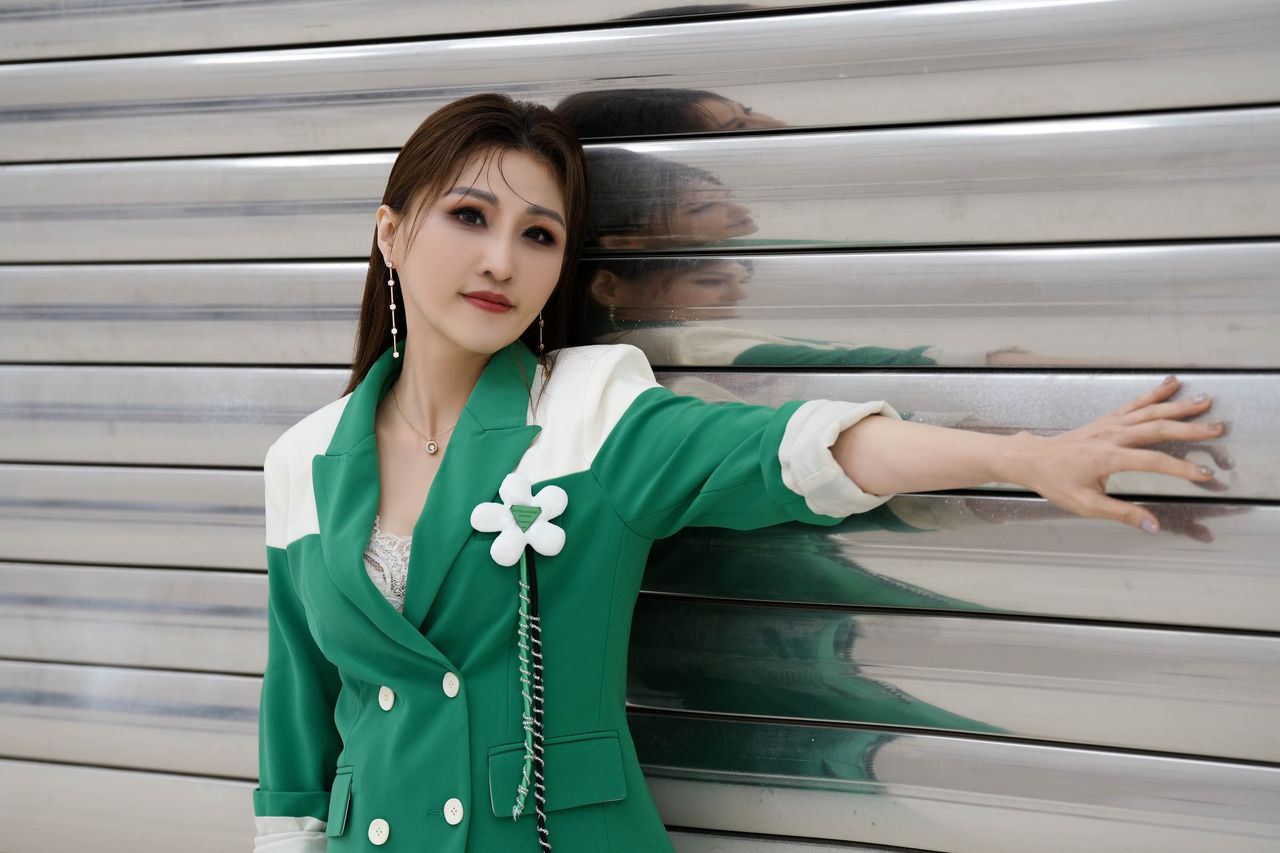 ▲▼楊惠絜〈唱起歌兒來〉。（圖／音圓唱片提供）