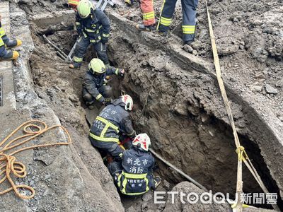 快訊/樹林汙水道工程「路面坍塌」! 工人遭活埋命危搶救中