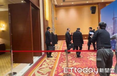 陸踩線團赴台「卡關」！　上海市長龔正微笑不語、福建團低調拒採訪