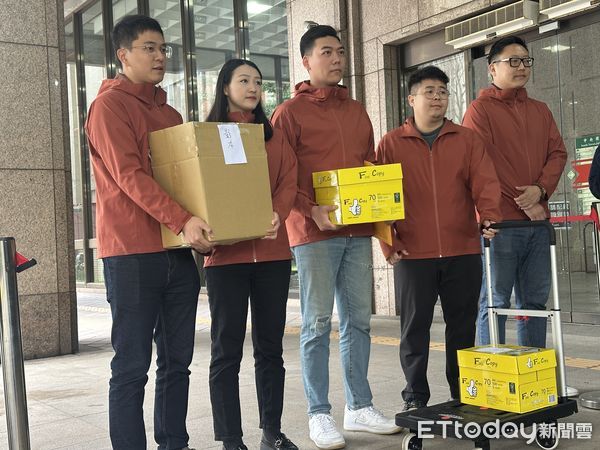 ▲▼  罷免吳思瑤團隊「地動刪瑤」   。（圖／記者崔至雲攝）