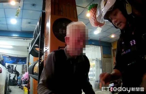 ▲彭姓男身體不適騎YouBike，想強撐返家。（圖／桃園警分局提供）