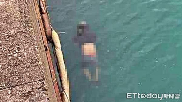 ▲核二廠外海驚見男屍「頭套袋+腳被綁」。（圖／記者郭世賢翻攝）