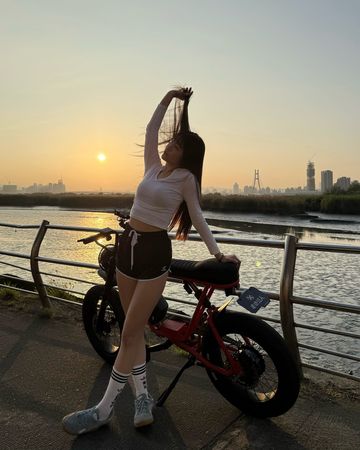 ▲陳伊表示自己31歲了還不會騎腳踏車。（圖／翻攝自Instagram／bobeyiyi）