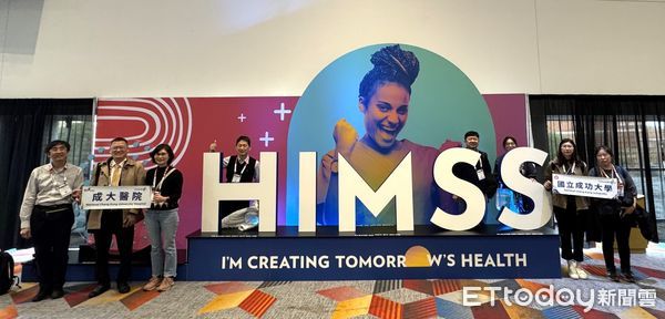 ▲成大醫院李經維院長率團參加全球知名且具影響力的健康醫療IT年度盛會「HIMSS 2025醫療資訊暨管理系統展會」，展示成大醫院鏈結AI技術與病歷大數據分析主題。（圖／記者林東良翻攝，下同）