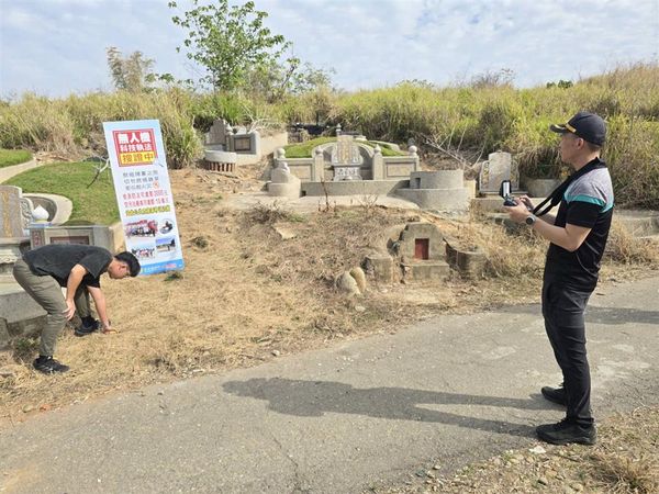 ▲清明節掃墓，彰化縣消防局出動無人機監測。（圖／消防局提供）