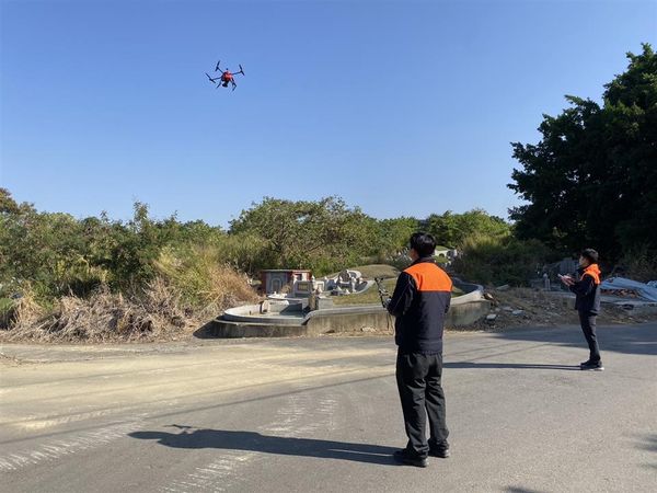 ▲清明節掃墓，彰化縣消防局出動無人機監測。（圖／消防局提供）