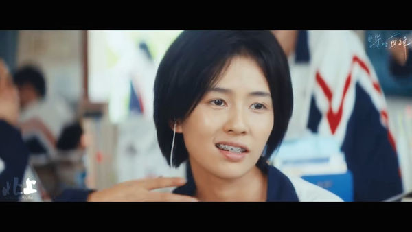 ▲白鹿首次挑戰「醜」造型。（圖／翻攝自《北上》預告、白鹿微博）