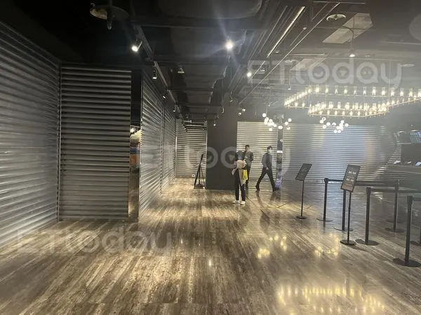 ▲A13松仁威秀剛剛警報大響，鐵門都拉下來。（圖／記者邱苡瑄攝）