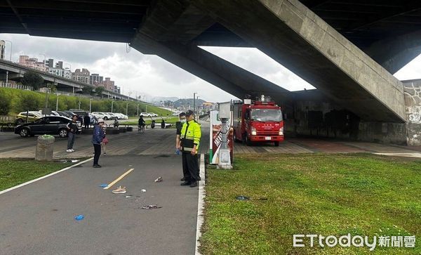 ▲▼  新北市忠孝橋今(6)日發生一起墜橋事件，男子頭部變形送醫不治        。（圖／記者陳以昇翻攝）