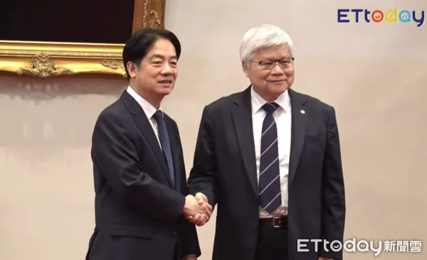 ▲▼總統賴清德偕同台積電董事長魏哲家召開記者會，握手合照。（圖／翻攝直播）