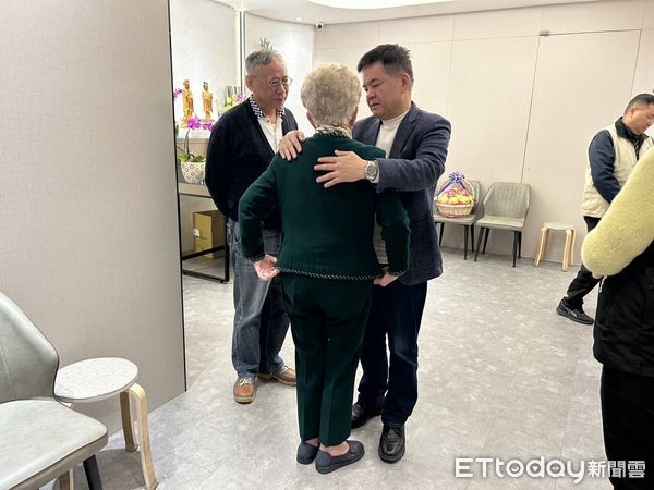 ▲▼莊瑞雄今低調赴將新竹柯文哲父親靈堂拈香。（圖／讀者提供）